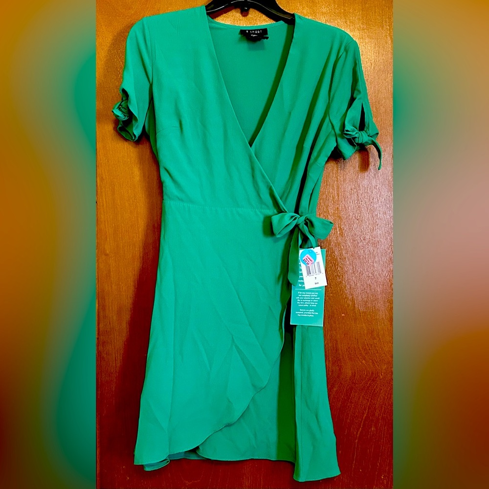 B. Smart dress kelly green size 7 
95% polyester, 5% spandex lining